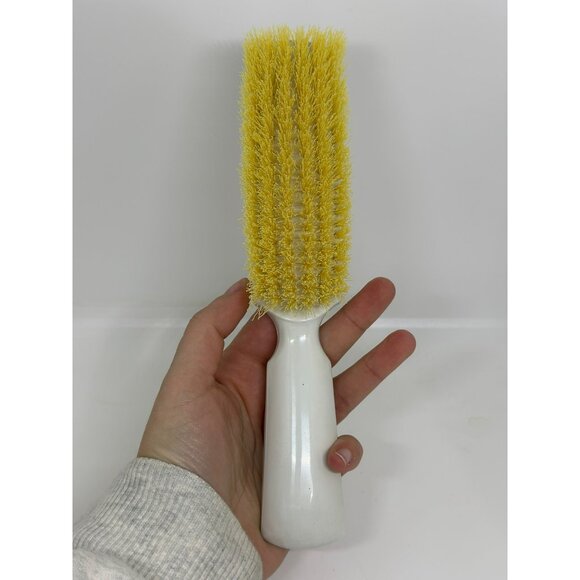 VTG White Handle Brush With Yellow Bristles Sturdy Design Ideal For Cleaning - Picture 1 of 6